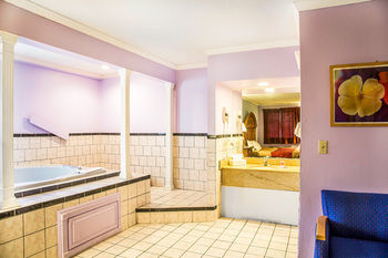 Econo Lodge Norwalk Ngoại thất bức ảnh