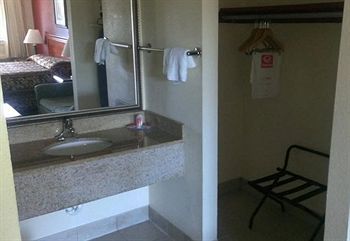 Econo Lodge Norwalk Ngoại thất bức ảnh
